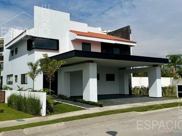 Casa en Fraccionamiento Paraíso Country Club