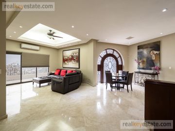 Casa en Venta en Contry La Silla, Guadalupe, N.L.