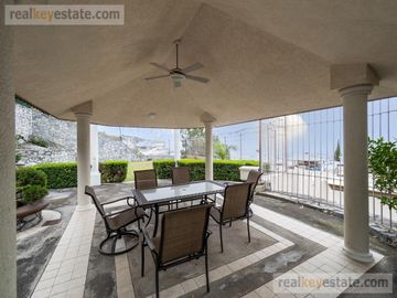 Casa en Venta en Contry La Silla, Guadalupe, N.L.