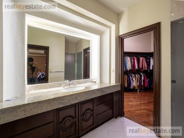Casa en Venta en Contry La Silla, Guadalupe, N.L.