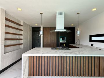 EL ANCLA, Casa en VENTA en ESQUINA, con alberca, sala de TV y roof garden con vista al mar