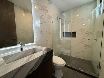 EL ANCLA, Casa en VENTA en ESQUINA, con alberca, sala de TV y roof garden con vista al mar