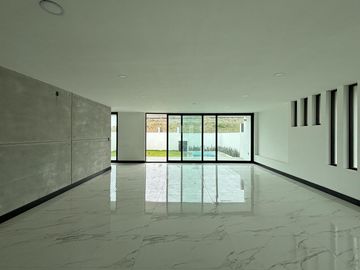 EL ANCLA, Casa en VENTA en ESQUINA, con alberca, sala de TV y roof garden con vista al mar