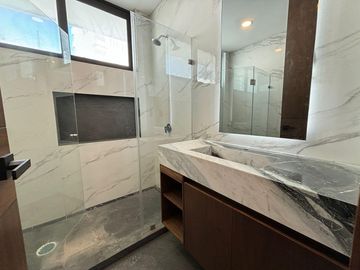 EL ANCLA, Casa en VENTA en ESQUINA con ALBERCA, roof garden con vista al mar y estancia de TV