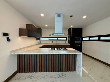 EL ANCLA, Casa en VENTA en ESQUINA con ALBERCA, roof garden con vista al mar y estancia de TV