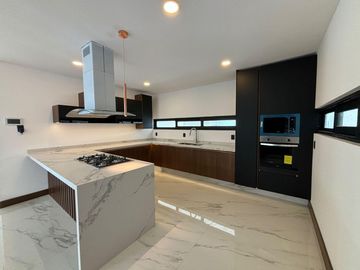 EL ANCLA, Casa en VENTA en ESQUINA con ALBERCA, roof garden con vista al mar y estancia de TV