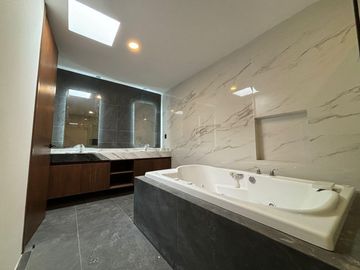 EL ANCLA, Casa en VENTA en ESQUINA con ALBERCA, roof garden con vista al mar y estancia de TV