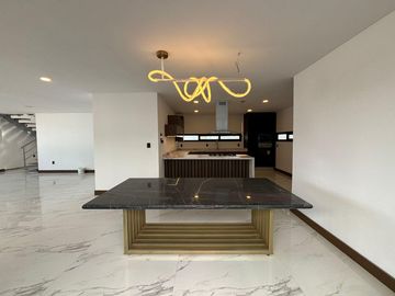 EL ANCLA, Casa en VENTA en ESQUINA con ALBERCA, roof garden con vista al mar y estancia de TV