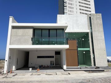 EL ANCLA, Casa en VENTA en ESQUINA con ALBERCA, roof garden con vista al mar y estancia de TV