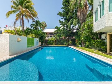 Se vende departamento de 3 recamaras frente la laguna en Zona Hotelera, Cancun