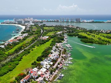 Se vende departamento de 3 recamaras frente la laguna en Zona Hotelera, Cancun