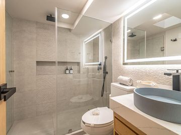 Se vende departamento de 3 recamaras frente la laguna en Zona Hotelera, Cancun
