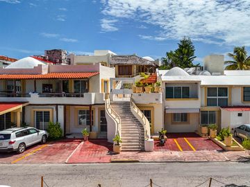 Se vende departamento de 3 recamaras frente la laguna en Zona Hotelera, Cancun