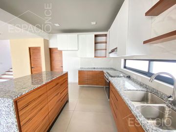 Casa en  Burgos Bugambilias
