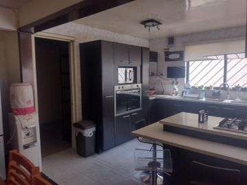 CASA EN DESNIVELES DE 3 PISOS, HACIENDA OJO DE AGUA SUP. 525 MTS