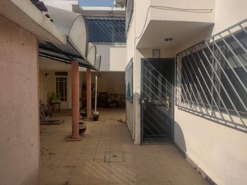 CASA EN DESNIVELES DE 3 PISOS, HACIENDA OJO DE AGUA SUP. 525 MTS