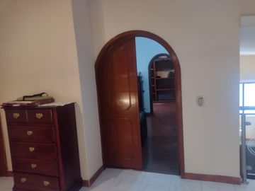 CASA EN DESNIVELES DE 3 PISOS, HACIENDA OJO DE AGUA SUP. 525 MTS
