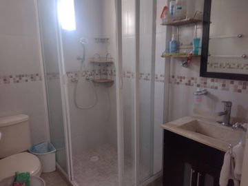 CASA EN DESNIVELES DE 3 PISOS, HACIENDA OJO DE AGUA SUP. 525 MTS