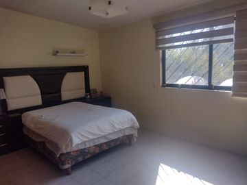 CASA EN DESNIVELES DE 3 PISOS, HACIENDA OJO DE AGUA SUP. 525 MTS