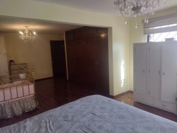 CASA EN DESNIVELES DE 3 PISOS, HACIENDA OJO DE AGUA SUP. 525 MTS