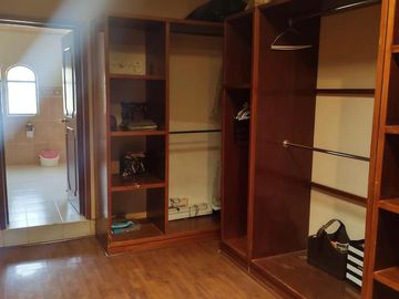 CASA EN DESNIVELES DE 3 PISOS, HACIENDA OJO DE AGUA SUP. 525 MTS