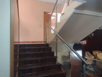 CASA EN DESNIVELES DE 3 PISOS, HACIENDA OJO DE AGUA SUP. 525 MTS