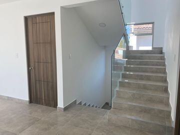 VENTA DE CASA NUEVA EN CONJUNTO FRISONES II EN CACALOMACAN TOLUCA