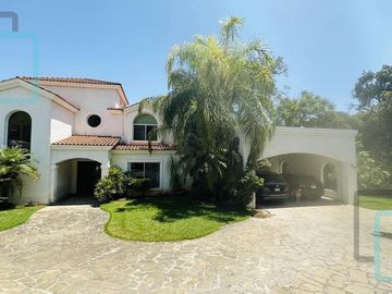CASA EN VENTA COLONIA SAN FRANCISCO ZONA CARRETERA NACIONAL SANTIAGO