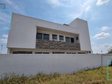 CASA EN VENTA LAS CRUCES CAMPO DE GOLF ZONA APODACA