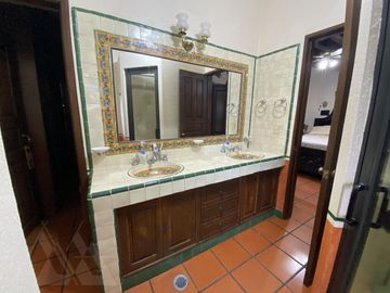 Venta de Casa sola  Estilo Colonial Mexicano en  Vista Hermosa  Cuernavaca Morelos