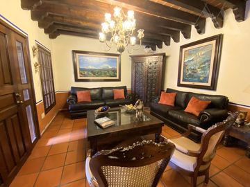 Venta de Casa sola  Estilo Colonial Mexicano en  Vista Hermosa  Cuernavaca Morelos