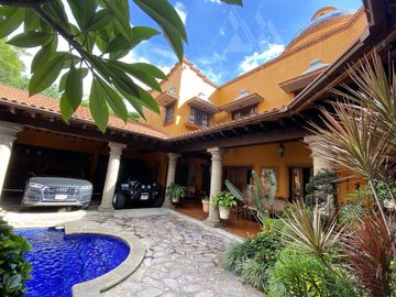Venta de Casa sola  Estilo Colonial Mexicano en  Vista Hermosa  Cuernavaca Morelos