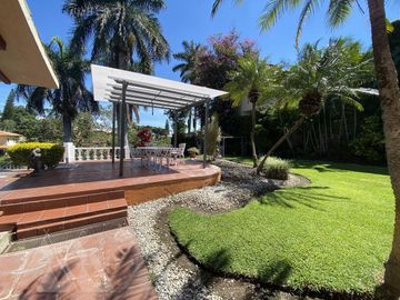 Casa en Venta y Renta  dentro de Calle cerrada con Seguridad, en  Palmira Tinguindin, Cuernavaca Mor