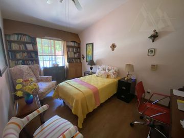 Casa en Venta y Renta  dentro de Calle cerrada con Seguridad, en  Palmira Tinguindin, Cuernavaca Mor