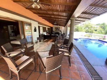 Casa en Venta y Renta  dentro de Calle cerrada con Seguridad, en  Palmira Tinguindin, Cuernavaca Mor