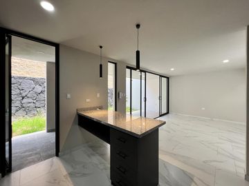 Moderna Casa En Venta En Lomas De Angelópolis III