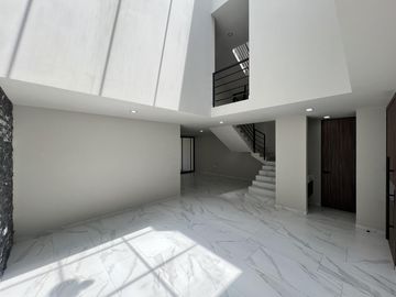 Moderna Casa En Venta En Lomas De Angelópolis III