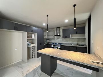 Moderna Casa En Venta En Lomas De Angelópolis III