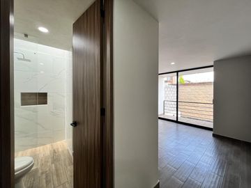 Moderna Casa En Venta En Lomas De Angelópolis III
