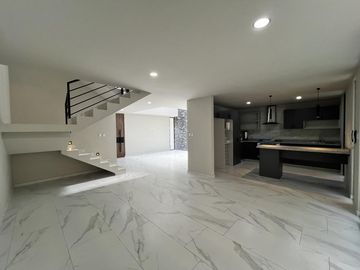 Moderna Casa En Venta En Lomas De Angelópolis III
