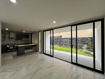 Moderna Casa En Venta En Lomas De Angelópolis III