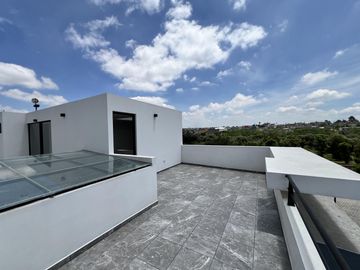 Moderna Casa En Venta En Lomas De Angelópolis III