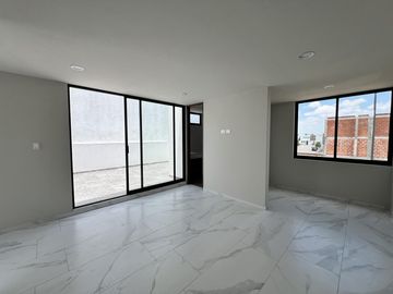 Moderna Casa En Venta En Lomas De Angelópolis III