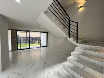 Moderna Casa En Venta En Lomas De Angelópolis III