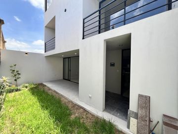 Moderna Casa En Venta En Lomas De Angelópolis III