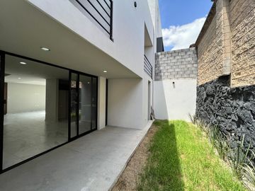 Moderna Casa En Venta En Lomas De Angelópolis III