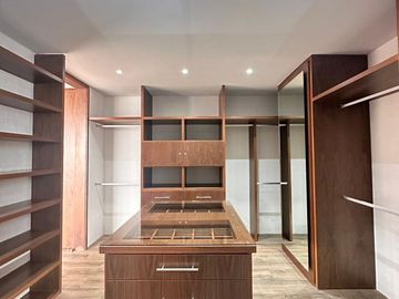 Casa en  venta de 4 recamaras en Angelopolis Parque Colima, Puebla.