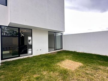 Casa en  venta de 4 recamaras en Angelopolis Parque Colima, Puebla.