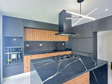 Casa en  venta de 4 recamaras en Angelopolis Parque Colima, Puebla.