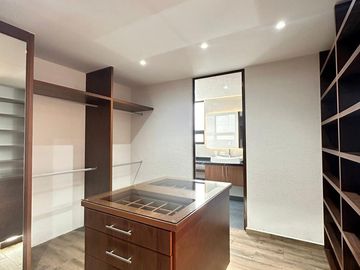 Casa en  venta de 4 recamaras en Angelopolis Parque Colima, Puebla.